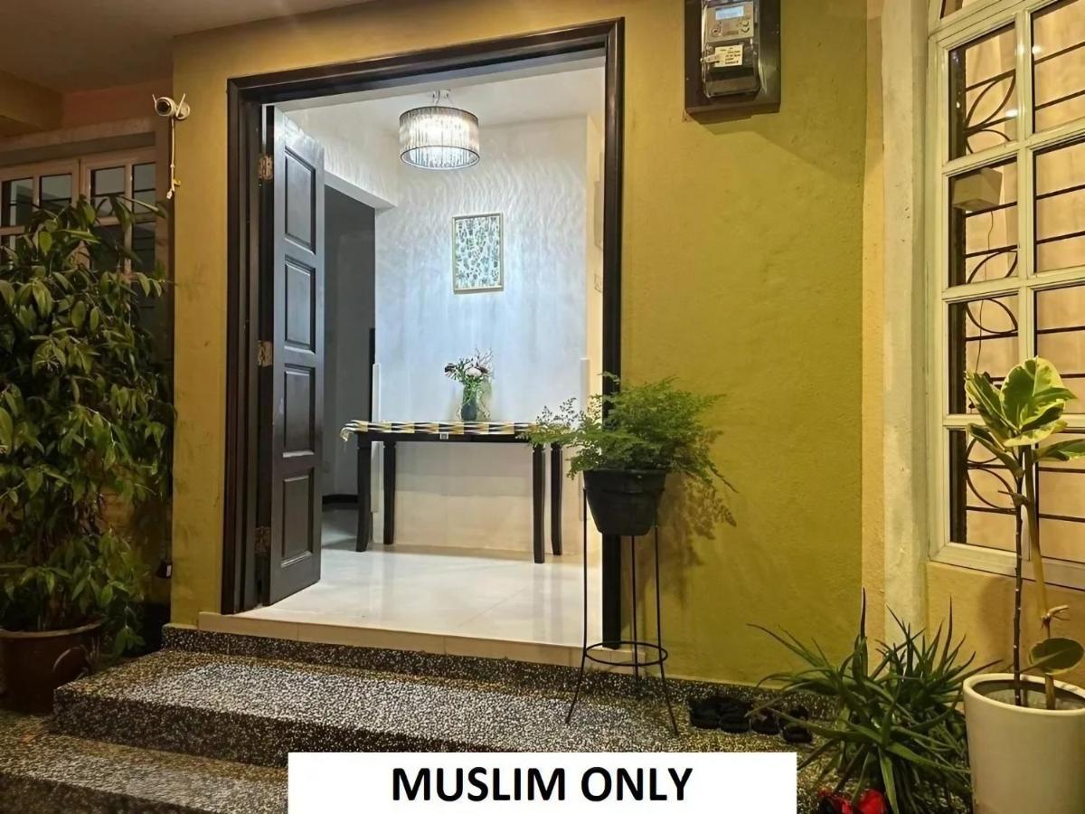 Homestay Laman Nuri, Kota Damansara Petaling Jaya Exteriör bild