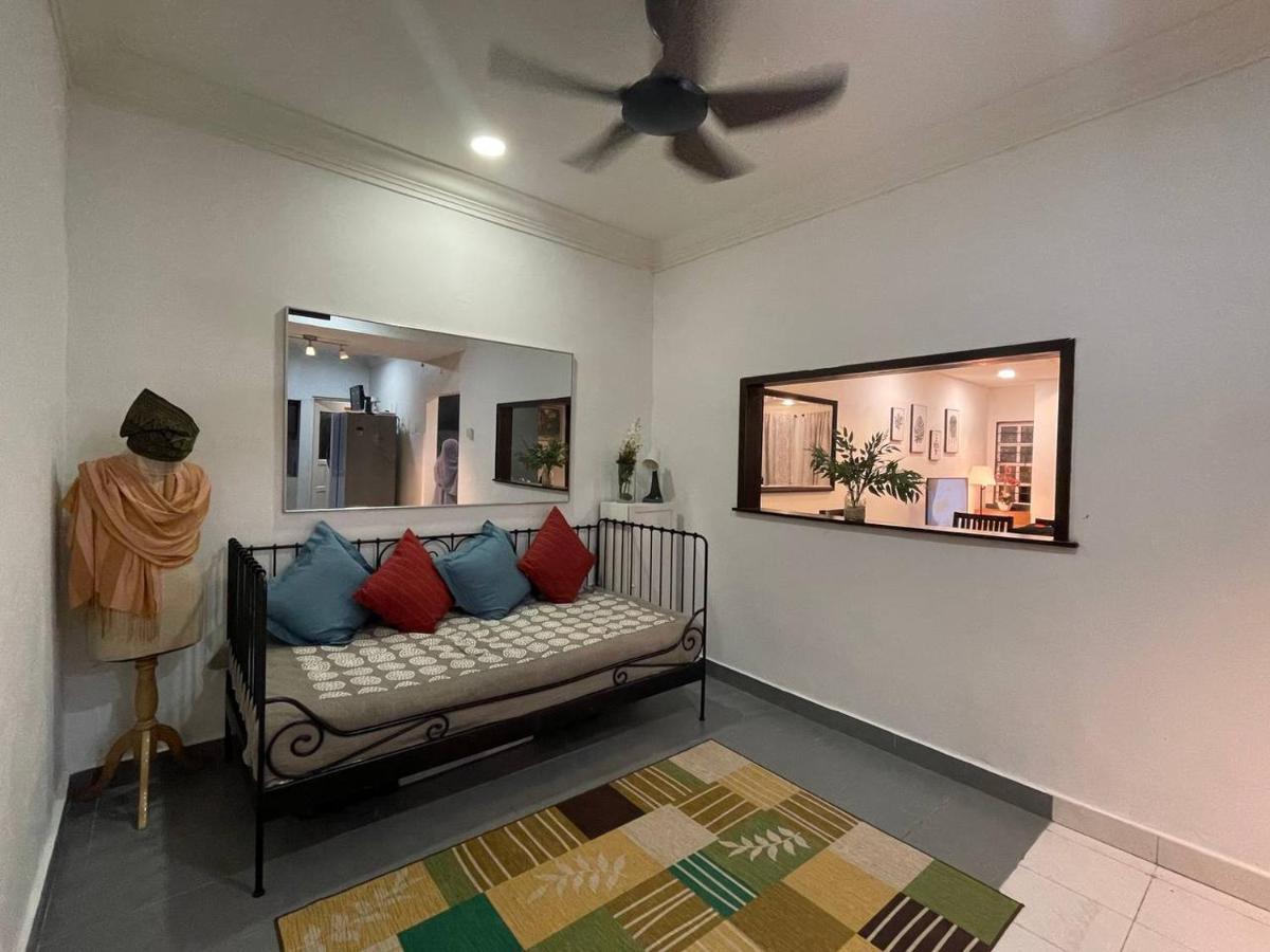 Homestay Laman Nuri, Kota Damansara Petaling Jaya Exteriör bild